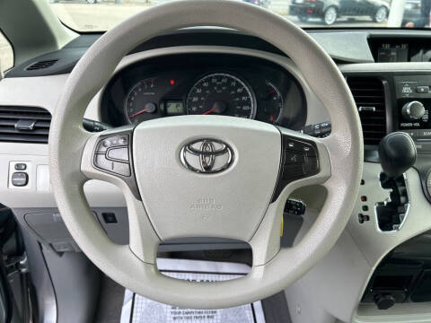 2011 Toyota Sienna LE 7-Passenger