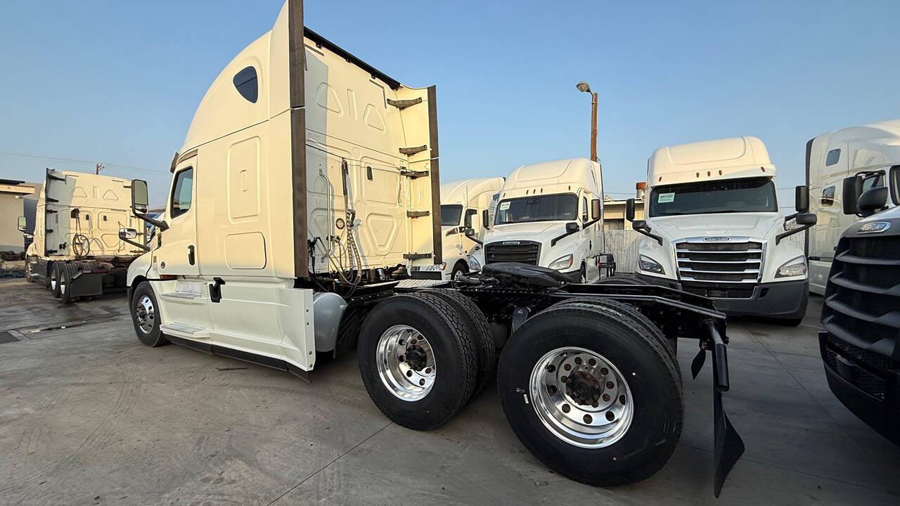 2019 Freightliner Cascadia for sale at KING TRUCK TRAILER SALES in Bakersfield, CA