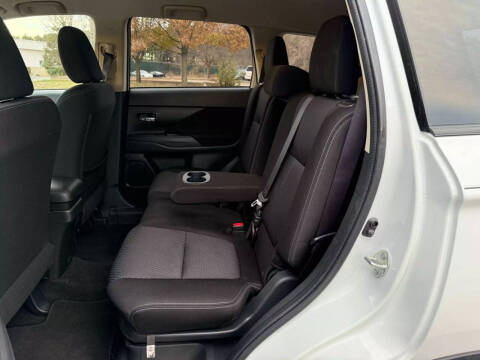 2017 Mitsubishi Outlander ES