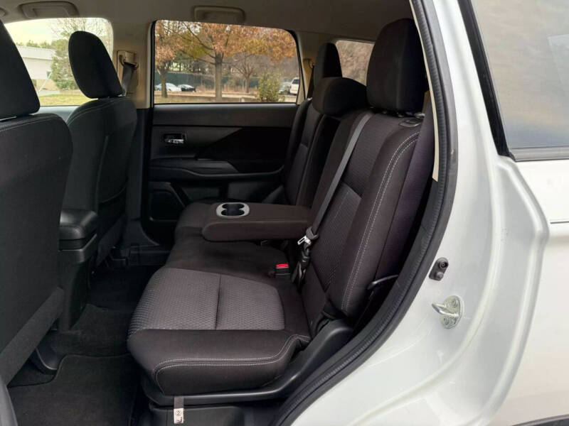 2017 Mitsubishi Outlander ES