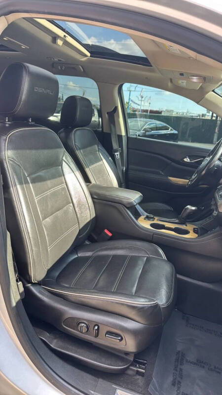 2017 GMC Acadia Denali