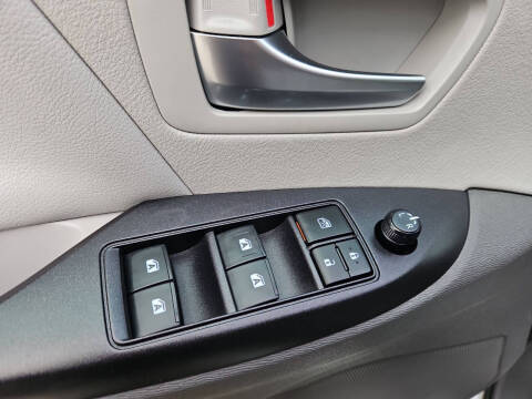 2020 Toyota Sienna LE Mobility 7-Passenger