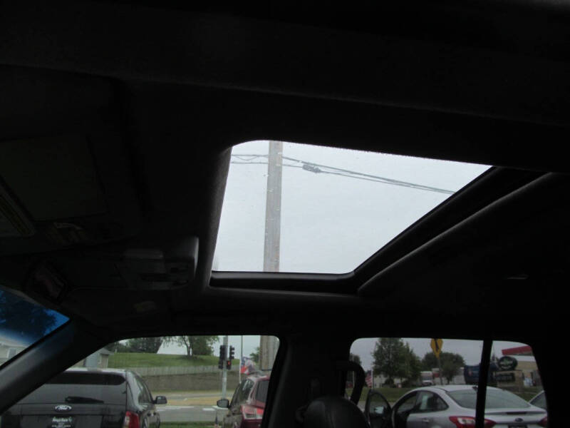 2004 Nissan Pathfinder LE Platinum