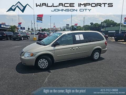 2005 Chrysler Town and Country for sale at WALLACE IMPORTS OF JOHNSON CITY in Johnson City TN