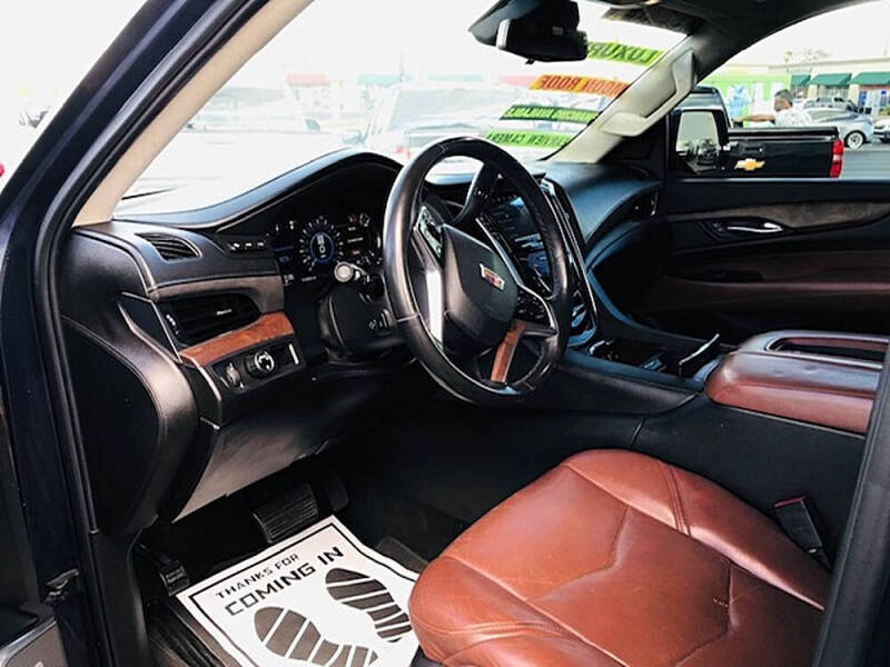 2017 Cadillac Escalade Luxury