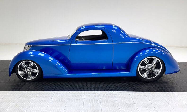 1937 Ford Deluxe