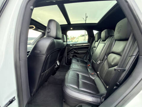 2017 Porsche Cayenne Platinum Edition