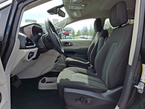 2024 Chrysler Voyager LX