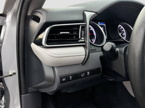 2022 Toyota Camry Hybrid LE