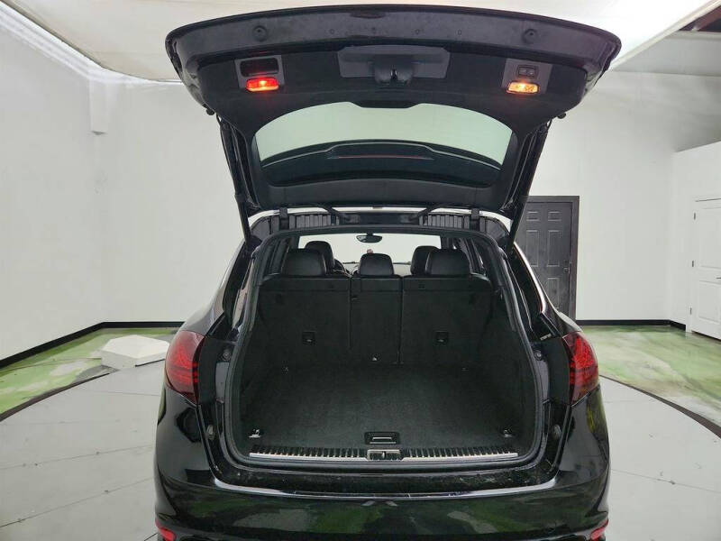 2013 Porsche Cayenne GTS