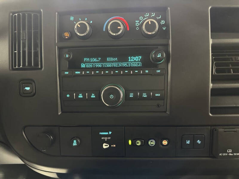 2025 Chevrolet Express LT 3500