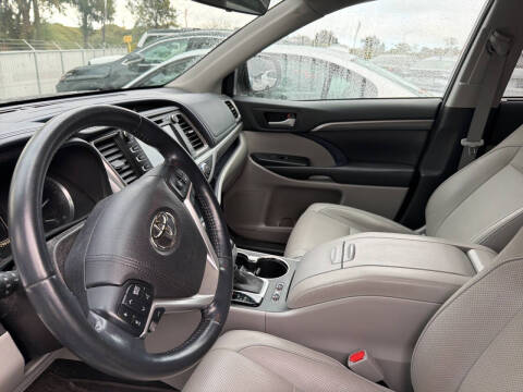 2017 Toyota Highlander Limited Platinum