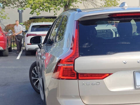 2025 Volvo XC60 B5 Plus Dark Theme