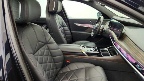 2023 BMW 7 Series 740i
