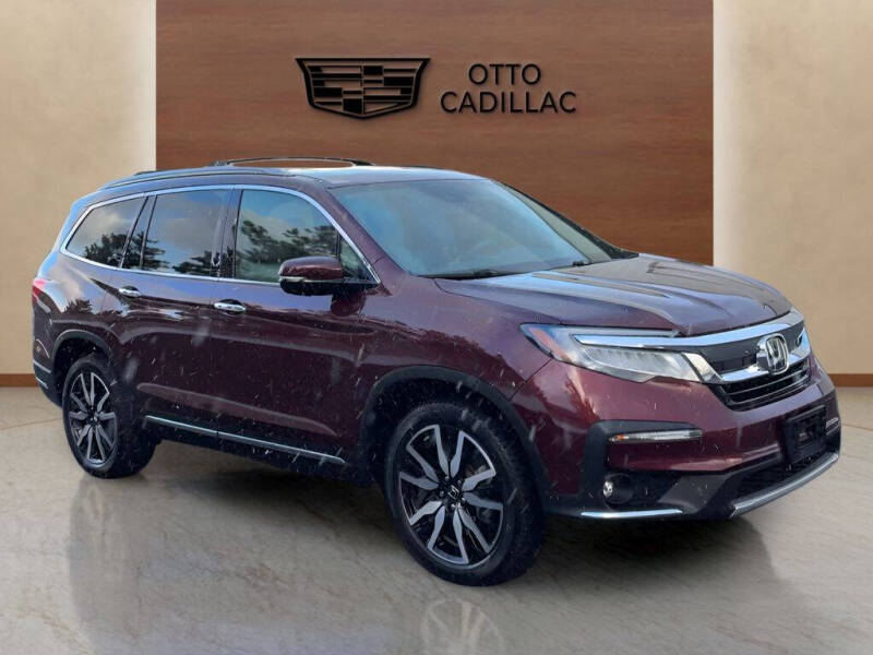 2021 Honda Pilot Touring w/Rear Captain's Chairs