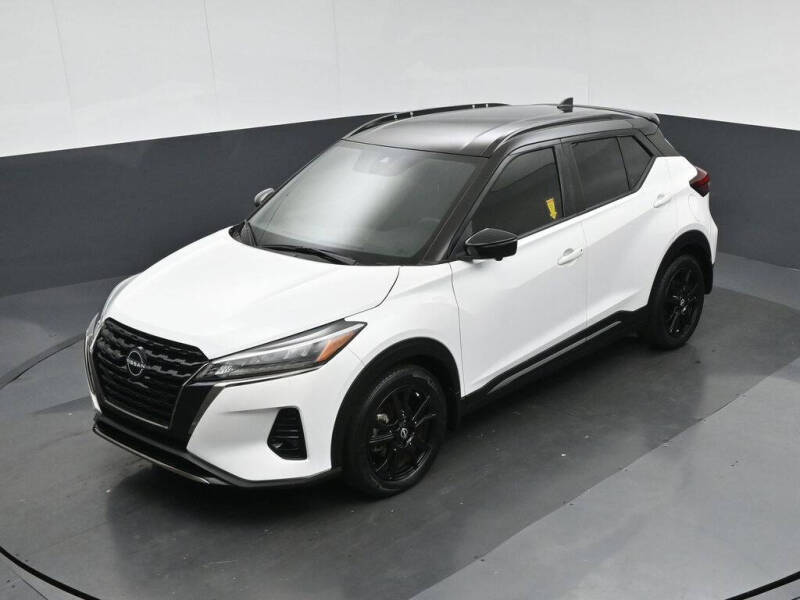 2022 Nissan Kicks SR