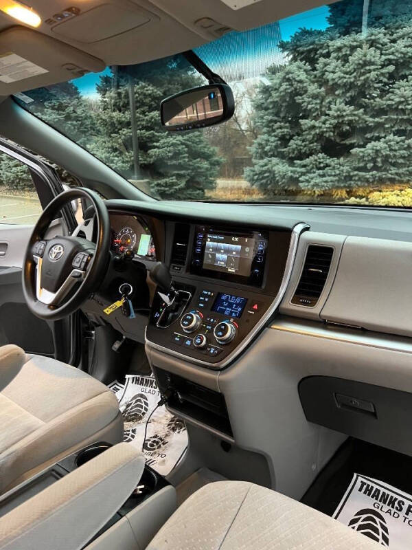 2017 Toyota Sienna LE 7-Passenger