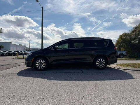 2022 Chrysler Pacifica Hybrid Touring L