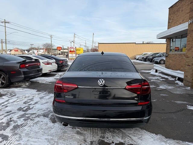 2017 Volkswagen Passat 1.8T R-Line