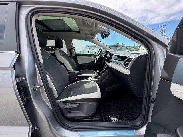 2025 Volkswagen Taos SE 4Motion