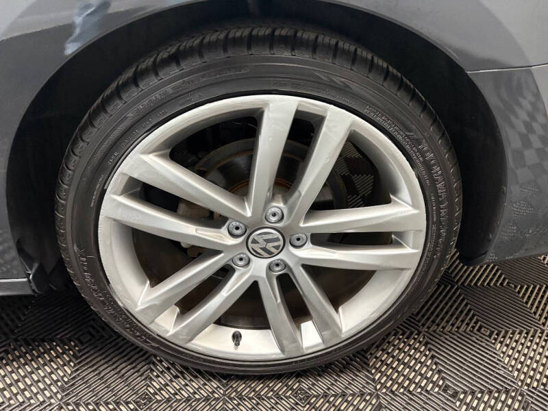 2017 Volkswagen Passat 1.8T R-Line