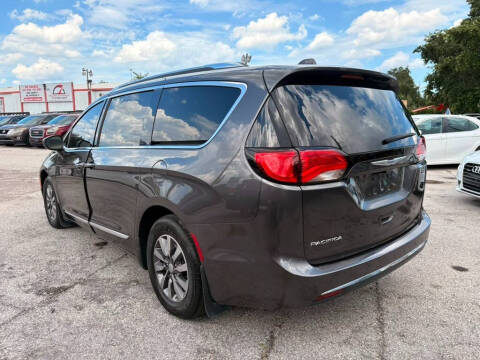 2020 Chrysler Pacifica Touring L Plus