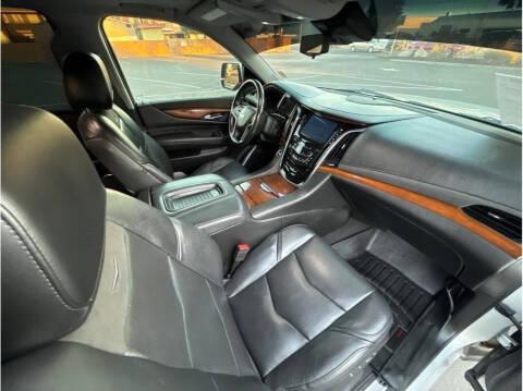 2019 Cadillac Escalade Luxury