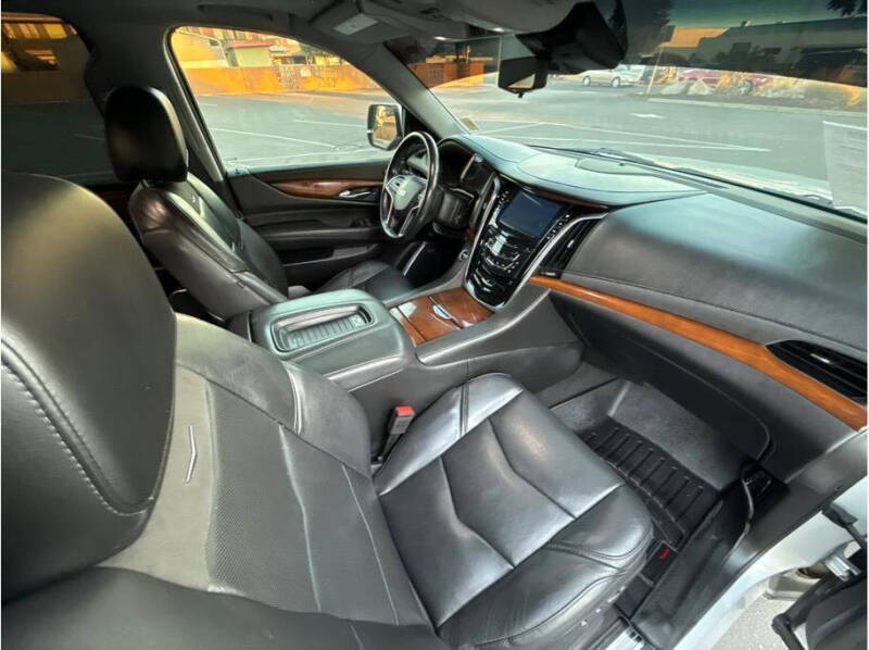 2019 Cadillac Escalade Luxury