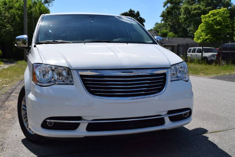 2015 Chrysler Town and Country for sale at QUEST AUTO GROUP LLC in Redford MI