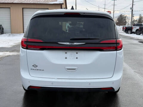 2025 Chrysler Pacifica Select