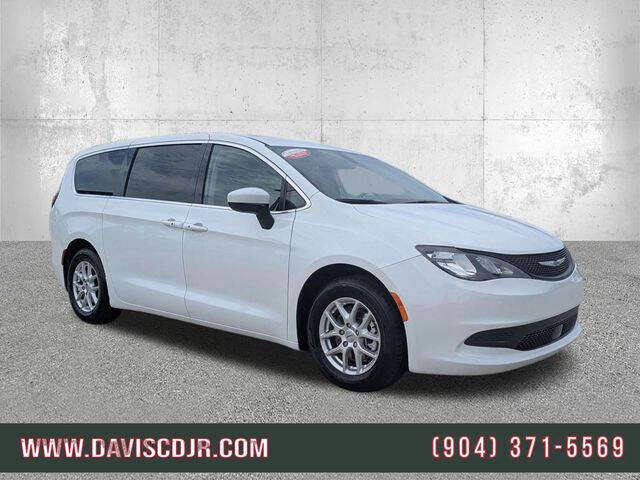 2022 Chrysler Voyager LX