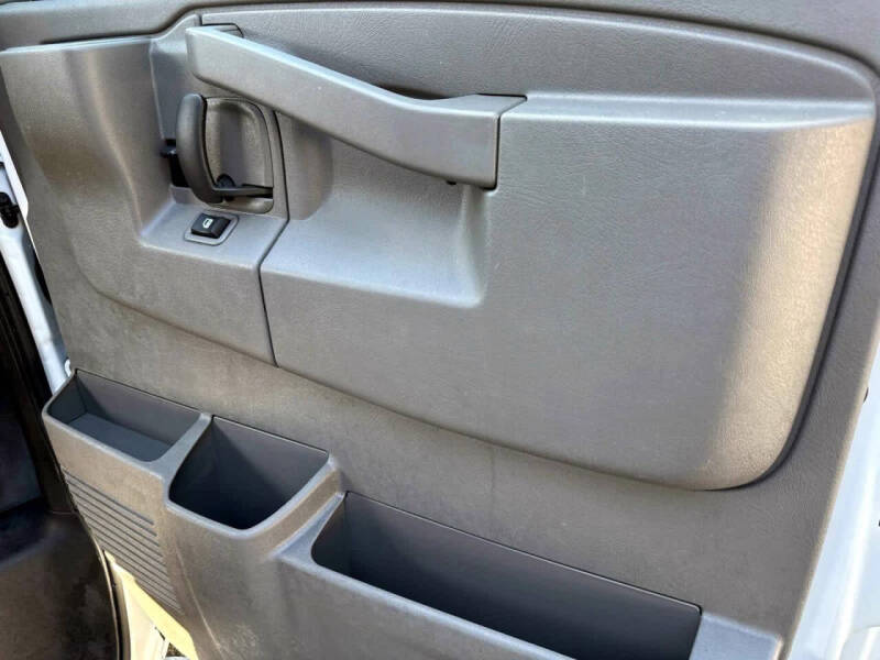 2023 GMC Savana 2500