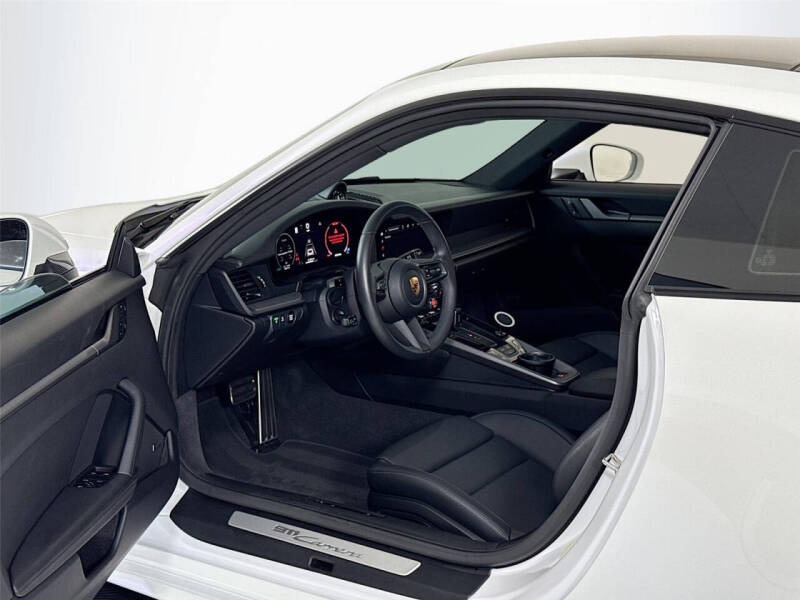 2025 Porsche 911 Carrera