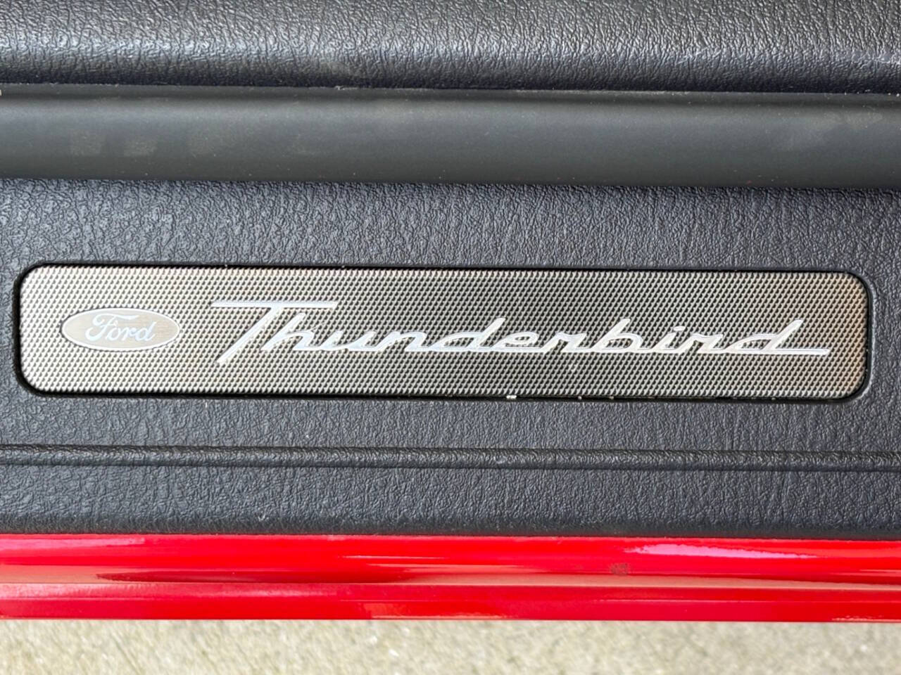 2005 Ford Thunderbird 41