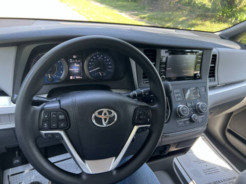 2019 Toyota Sienna LE 8-Passenger