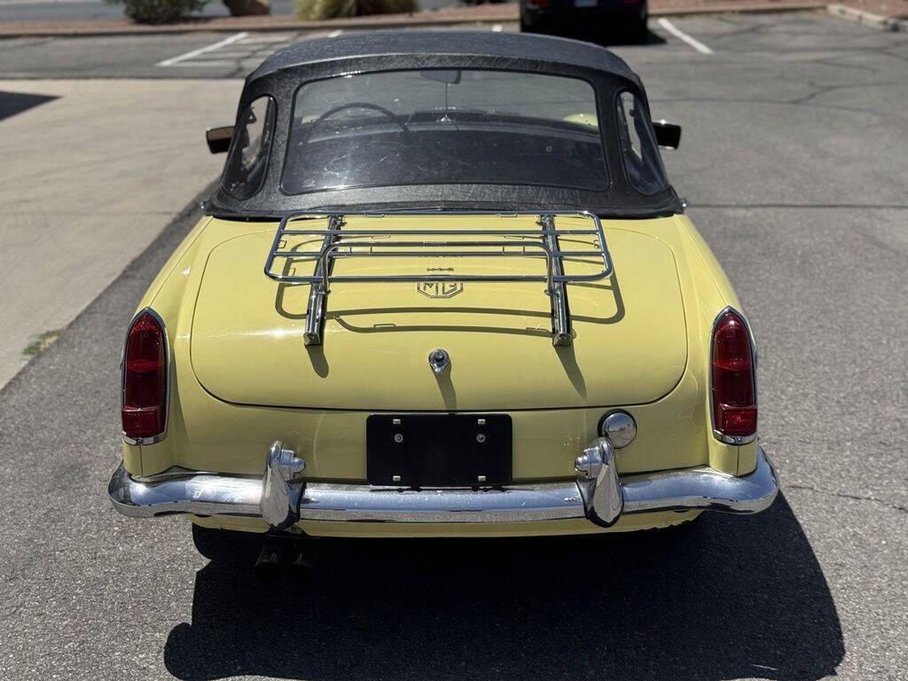 1967 MG MGB 27