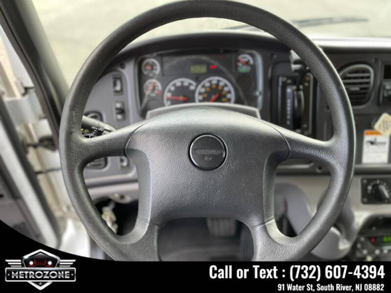 2011 Freightliner M2 106