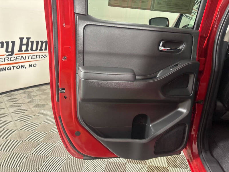 2024 Nissan Frontier SL