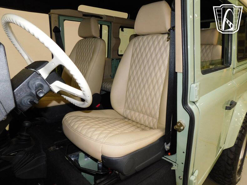 1987 Land Rover Defender