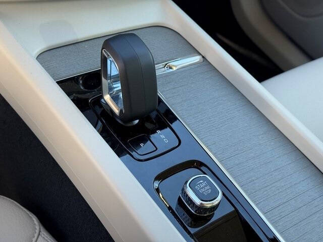 2025 Volvo XC60 T8 Plus Dark Theme