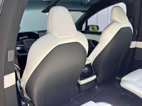 2025 Tesla Model X Plaid