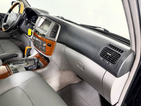 2004 Lexus LX 470