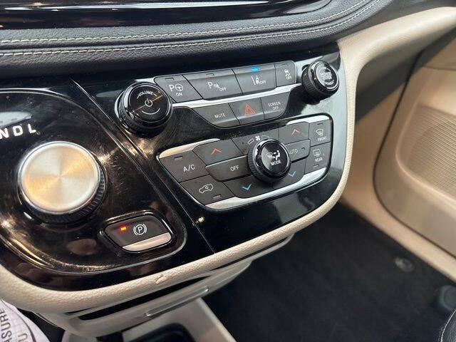 2022 Chrysler Pacifica Hybrid Touring L