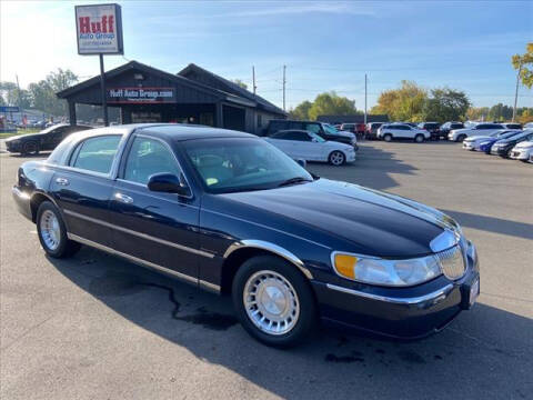 2001 Lincoln Town Car for sale at HUFF AUTO GROUP in Jackson MI