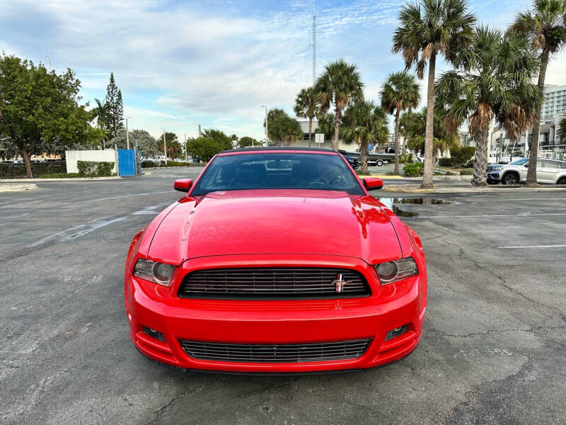 2013 Ford Mustang V6 Premium photo 8