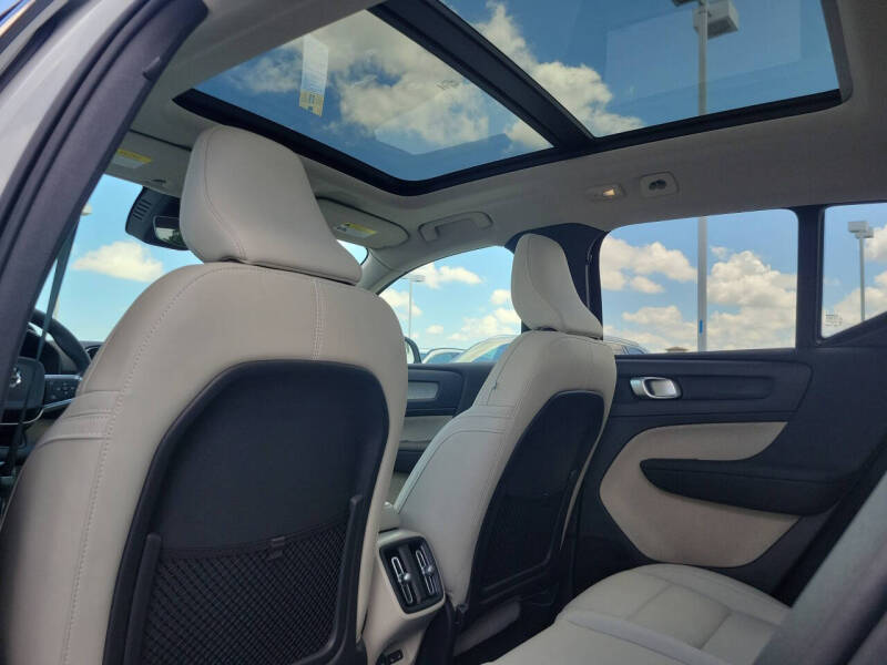 2026 Volvo XC40 B5 Plus