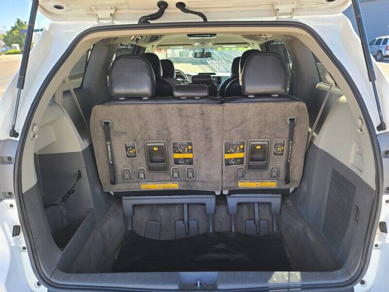 2013 Toyota Sienna LE 8-Passenger