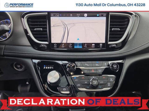 2027 Chrysler Pacifica Select