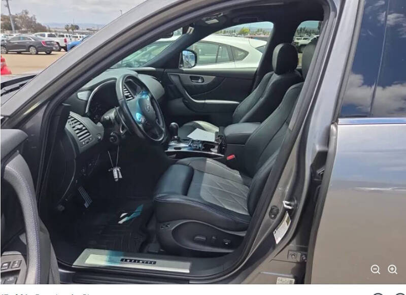 2017 Infiniti QX70