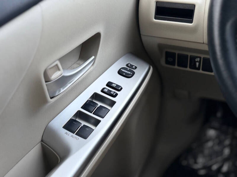 2013 Toyota Prius v Five